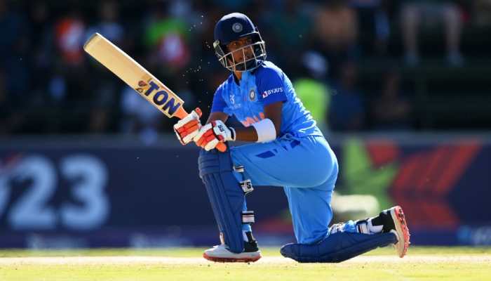 U19 Women’s T20 World Cup: शेफाली वर्मा की विस्फोटक पारी से सुपर-6 में पहुंची टीम इंडिया, भारत ने यूएई को 122 रनों से हराया IND-WU19 vs UAE-WU19 Dream11 Team Prediction, Match Preview, Fantasy Cricket Hints: Captain, Probable Playing 11s, Team News; Injury Updates For Today's T20 U19 World Cup 2023 match no. 9 in Willowmore Park,
