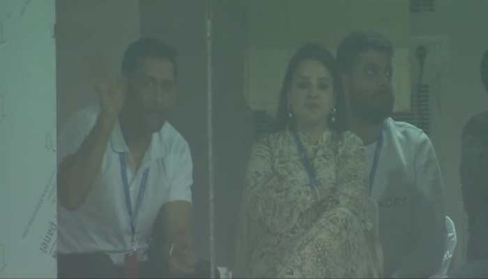 WATCH: MS Dhoni, Wife Sakshi Spotted in Ranchi Stadium for India vs New Zealand 1st T20I