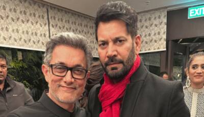 Aamir Khan Flaunts Salt-Pepper Look, Poses With Jasbir Jassi in Rare Public Appearance