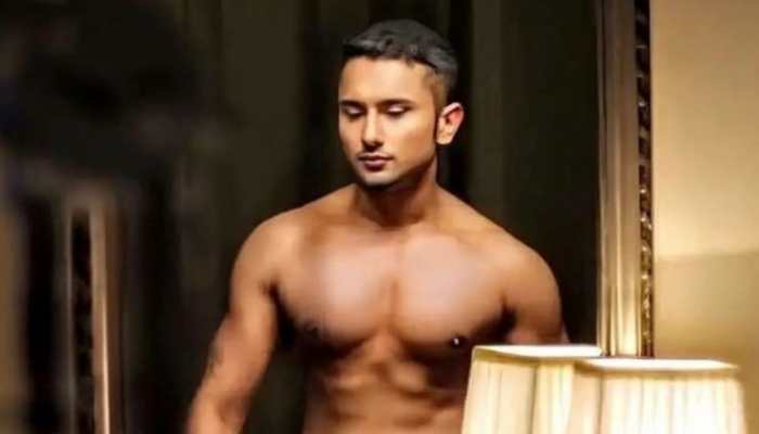 Yo Yo Honey Singh Flaunts Chiselled Body in This Throwback Pic From 2011 