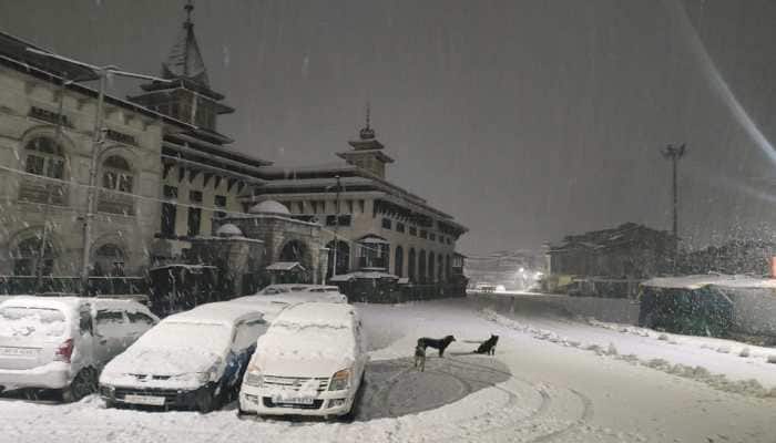 IMD Alert: Heavy Snowfall Across Kashmir, All National Highways Closed - PICS