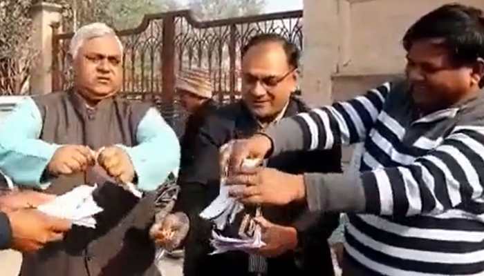 Watch: Copies of Ramcharitmanas Being Burnt in UP in Support of SP Leader Swami Prasad Maurya