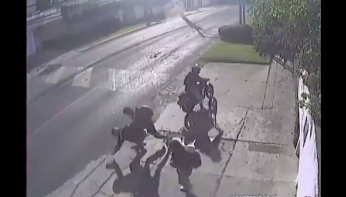Bike-Borne Snatchers Attack Couple but There is a Twist - Watch Viral Video