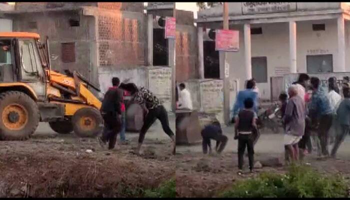 Villagers Pelt Stones at Bulldozer During Anti-Encroachment Drive in MP&#039;s Ujjain; 8 Policeman Injured