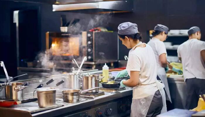 Mouni Roy Collaborates with a Leading Cloud Kitchen Start-Up to Launch 'The Pizza People'