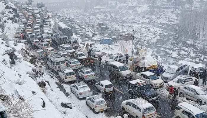 Himachal Weather Update: Snowfall Disrupts Traffic, Over 130 Roads Blocked