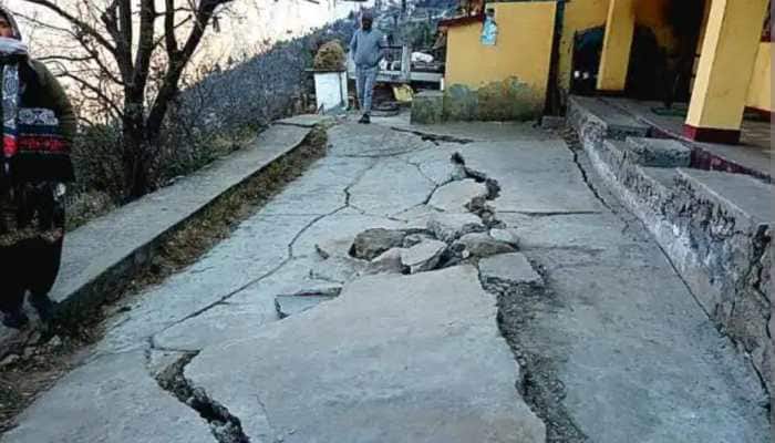 Joshimath crisis: Cracks increase, crackometer installed in house shifts