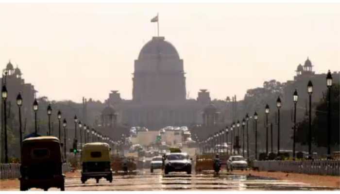 Weather Report: Delhi Records Minimum Temperature of 12.8 Degrees Celsius as Mercury Sees Gradual Rise