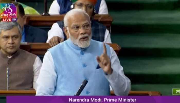 WATCH: PM Narendra Modi Says Theatres Running Housefull in Srinagar; Netizens ask was he Referring to SRK&#039;s Pathaan?