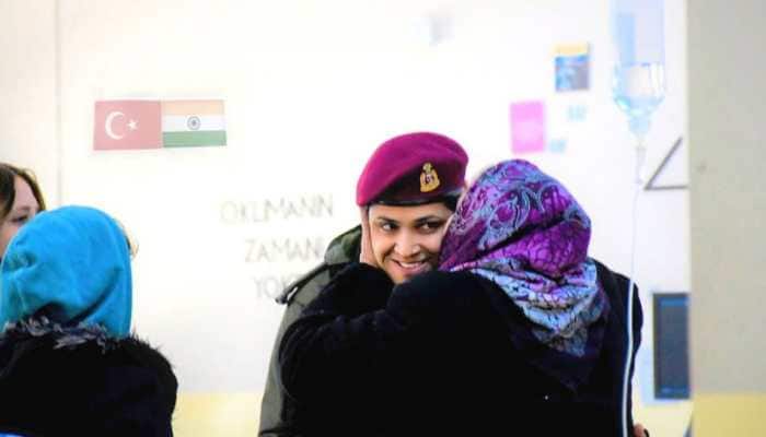 Viral Photo: Turkish Woman Kisses Female Indian Soldier on Cheek to Thank Her Amid Earthquake Relief Efforts