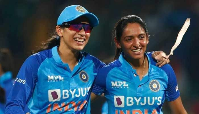 Smriti Mandhana (left) and Harmanpreet Kaur. (Source: Twitter)