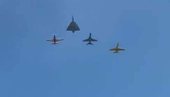 Aero India 2023: Indian Air Force Performs 'Gurukul' Flypast on Day 1 in Bengaluru; Watch Video