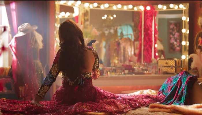 Ayushmann Khurrana Flirts with Shah Rukh Khan aka 'Pathaan' in Lehenga as new 'Dream Girl 2' Date Announced