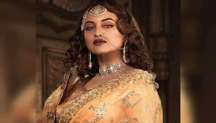 700px x 400px - Sonakshi Sinha Steals the Show in the First Glimpse of Sanjay Leela  Bhansali's 'Heeramandi' | Web Series News | Zee News