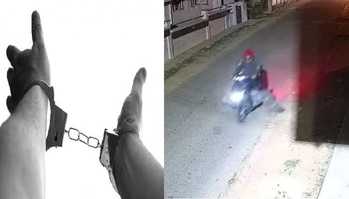 Unable to Pay for iPhone, Man Stabs Delivery Agent to Death in Karnataka, Carries Body on Scooter