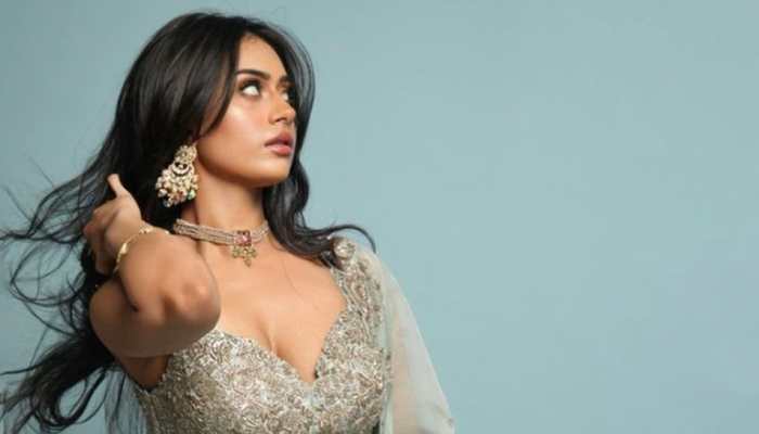 Ajay Devgn-Kajol's Daughter Nysa Devgan Struggles to Speak Hindi at Event for Underprivileged Children: Watch