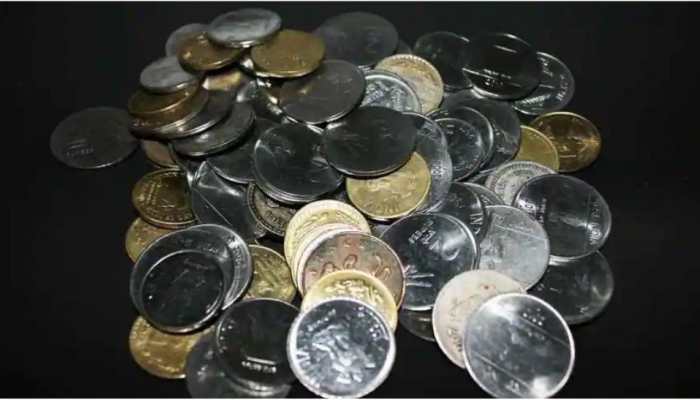 Viral Video: Man Pays Bill of Rs 800 with Coins at Taj Hotel: WATCH