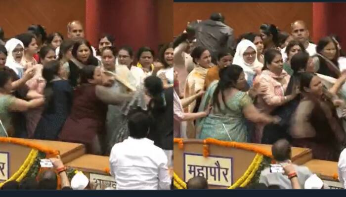 AAP, BJP Councillors Throw Boxes, Exchange Blows Amid Ruckus in MCD House - Watch