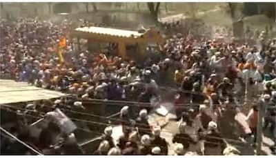 'Waris Punjab De' Chief Amritpal Singh's Supporters Break Through Police Barricades With Swords, Guns in Amritsar- Watch