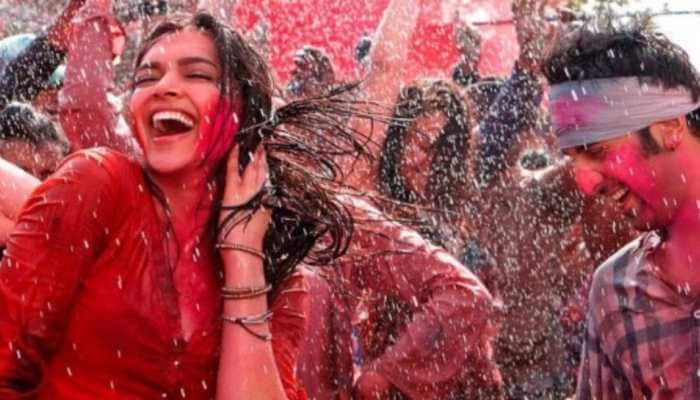 From ‘Rang Barse’ To ‘Balam Pichkari’, Here’s A Look At Peppy Numbers You Just Can’t Miss on Holi 
