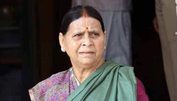 CBI At Ex-Bihar CM Rabri Devi&#039;s Residence For Questioning In Alleged Land-For-Jobs Scam