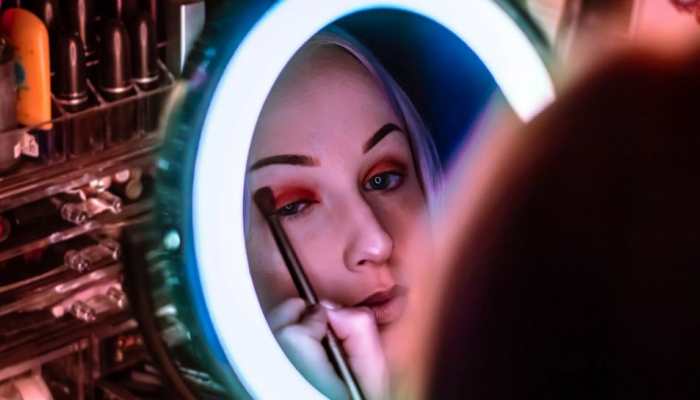 Want Those Smokey Eyes? Makeup Brushes That You Must Have 