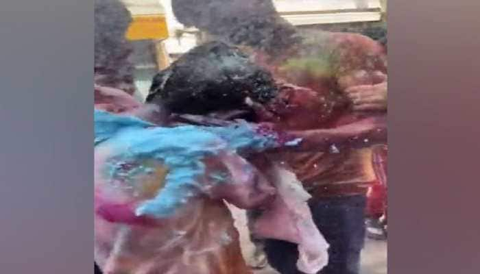 Delhi Police Launches Investigation In Japanese Girl&#039;s Viral Holi Video, Says Clip Seems  From Paharganj