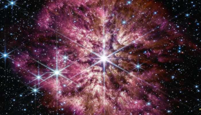 Viral Photo: NASA Captures A Dying Star&#039;s Rare Phase Before It Explodes