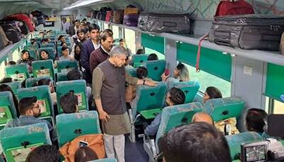 Railway Minister Ashwini Vaishnaw Inspects New Delhi-Ajmer Shatabdi Express, Talks to Commuters: Watch