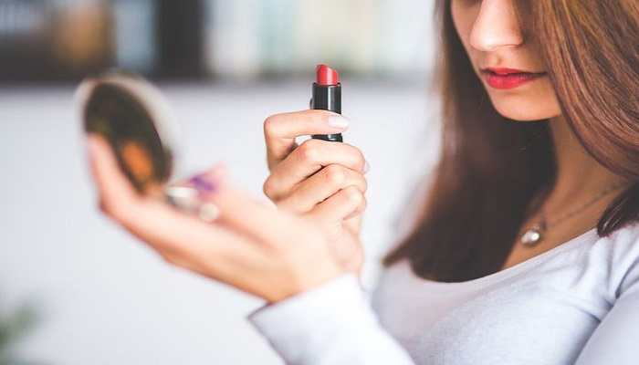 Planning To Go For A 'No-Makeup' Look? Check 8 Tips To Get A Natural Glow This Summer