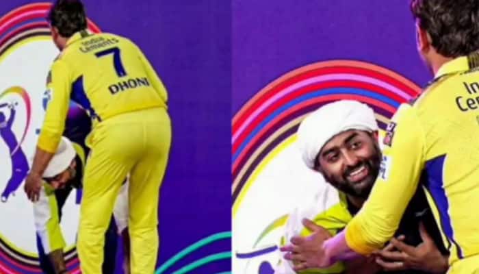 Arijit Singh Touches Dhoni's Feet During IPL 2023 Ceremony; Pic Goes Viral