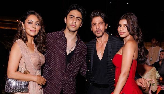 The Khans Are Here: SRK, Gauri Khan Pose with Kids Aryan And Suhana; Viral Pic Takes Over The Internet