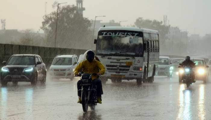 Delhi Witnesses Temperature Drop After Light Rain, Records &#039;Moderate&#039; Air Quality