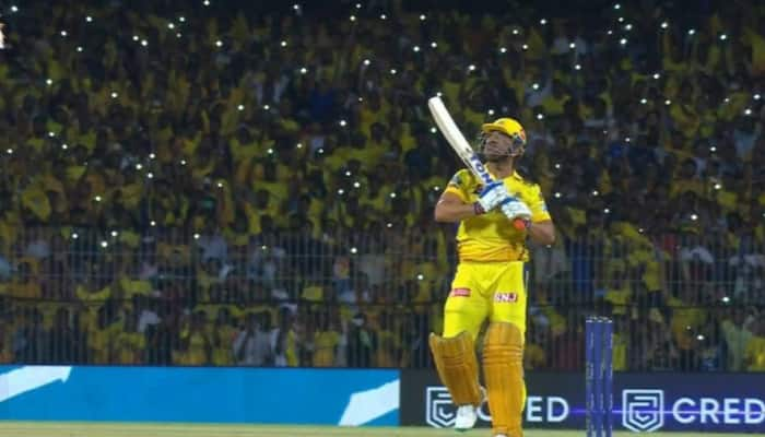 Watch: Dhoni Completes 5000 Runs In IPL With Back To Back Sixes Vs Mark Wood