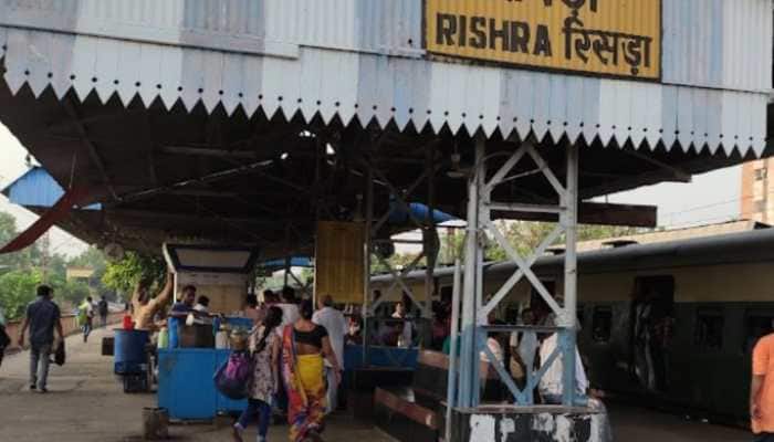 Stone pelting Incident at Rishra Railway Station in West Bengal