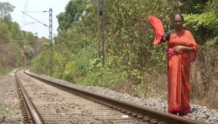 Elderly Woman Averts Major Rail Accident in Karnataka, Shows Red Cloth To Stop Train