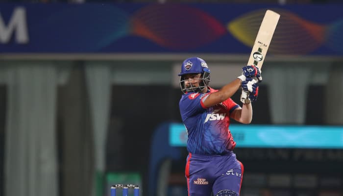 Sehwag Slams Prithvi Shaw, Advises Him To Learn From Gill and Gaikwad