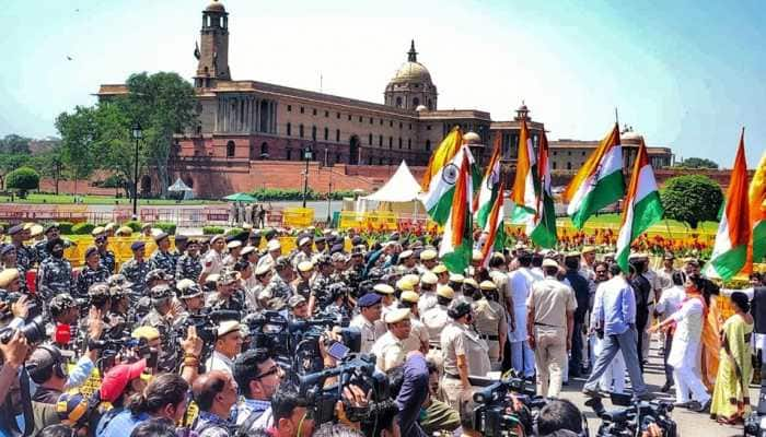 &#039;Tiranga March&#039; Boost To Opposition Unity, TMC, AAP, SP Share Stage With Congress