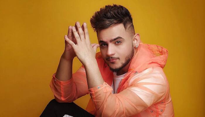 Crowd Goes Crazy As Millind Gaba Performs &#039;Shri Ram Janaki&#039; At Concert - Watch