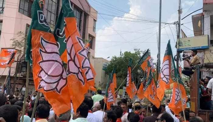 Gujarat AAP In Splits As Six Surat Corporators Join BJP In Midnight Switch