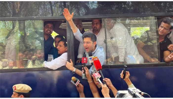 Delhi: AAP&#039;s Raghav Chaddha, Sanjay Singh, Saurabh Bhardwaj Detained For Protesting CBI Summon To Kejriwal - Watch