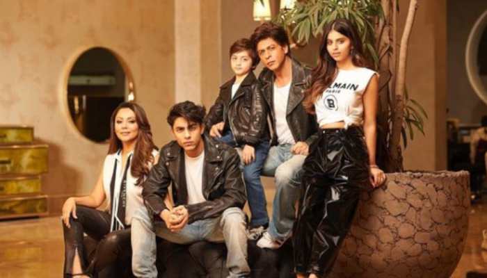 Shah Rukh Khan&#039;s Unseen Family Pic From Gauri Khan&#039;s Coffee Table Book Goes Viral