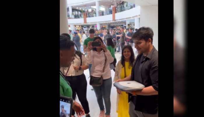 Man Brings 1999 iBook To Apple Saket Store; Check What Happened Next