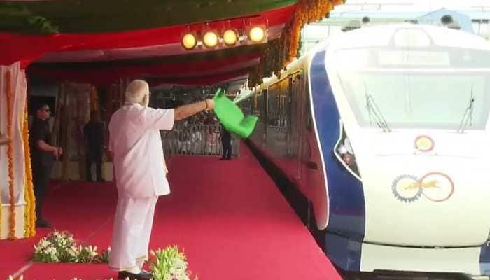 PM Modi Flags Off Kerala&#039;s First Thiruvananthapuram-Kasargod Vande Bharat Express 