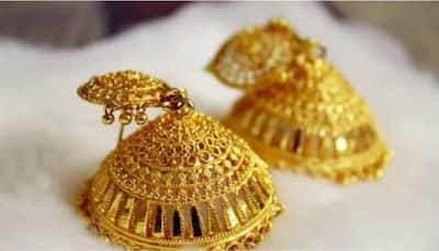 Gold Declines Rs 105; Silver Zooms Rs 730