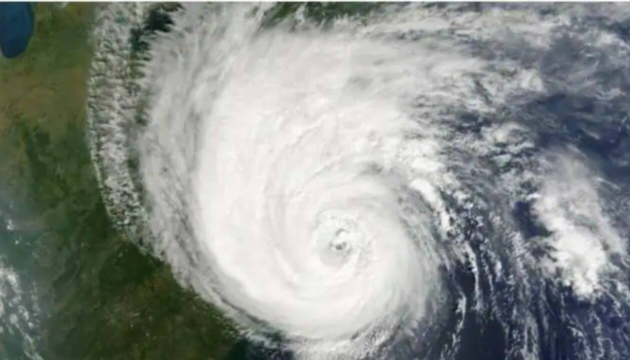 बंगाल की खाड़ी में बना निम्न दाब, फिर चक्रवात की आशंका- Low pressure formed in Bay of Bengal, fear of cyclone again
