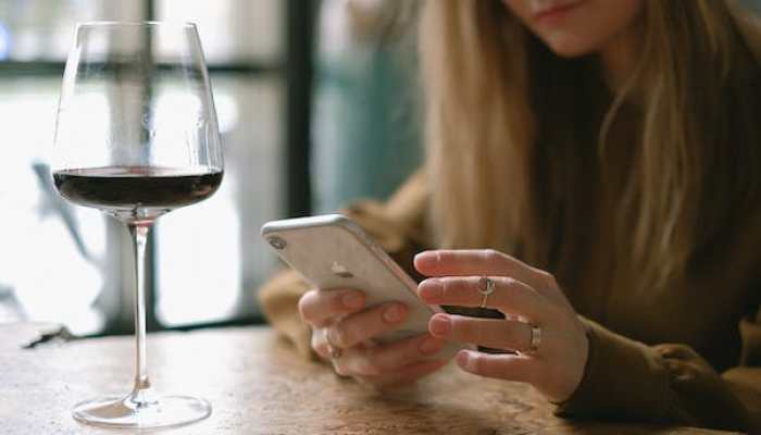 3 Out Of 4 Smartphone Users In India Fear Being Detached From Their Mobile Phones, Reveals Study