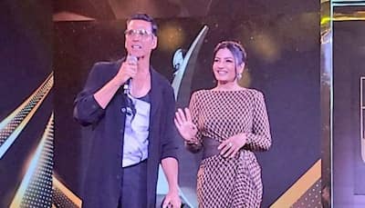Akshay Kumar, Raveena Tandon Reunite On Stage, Share Hug, Fans Go Nostalgic