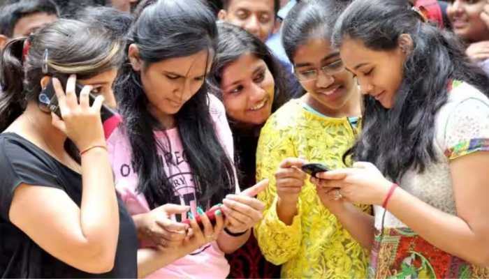 CBSE 12th Result : 87.33 हुआ रिजल्ट, लड़कों से 6.01% आगे लड़कियां, छात्रों को फर्स्ट, सेकेंड और थर्ड डिवीजन नहीं ...- CBSE 12th Result: 87.33 result, girls ahead of boys by 6.01%, students do not get first, second and third division ...