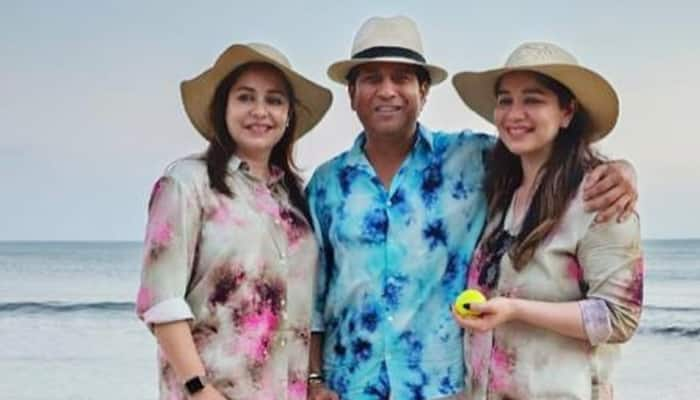 Sachin Tendulkar Plays Cricket With Daughter Sara Tendulkar And Wife Anjali, See PIC here